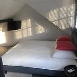 度假居 Paradise Garage